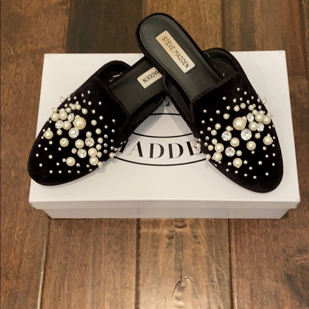 Steve Madden Black Velvet w Pearl/Rhinestone Shoe